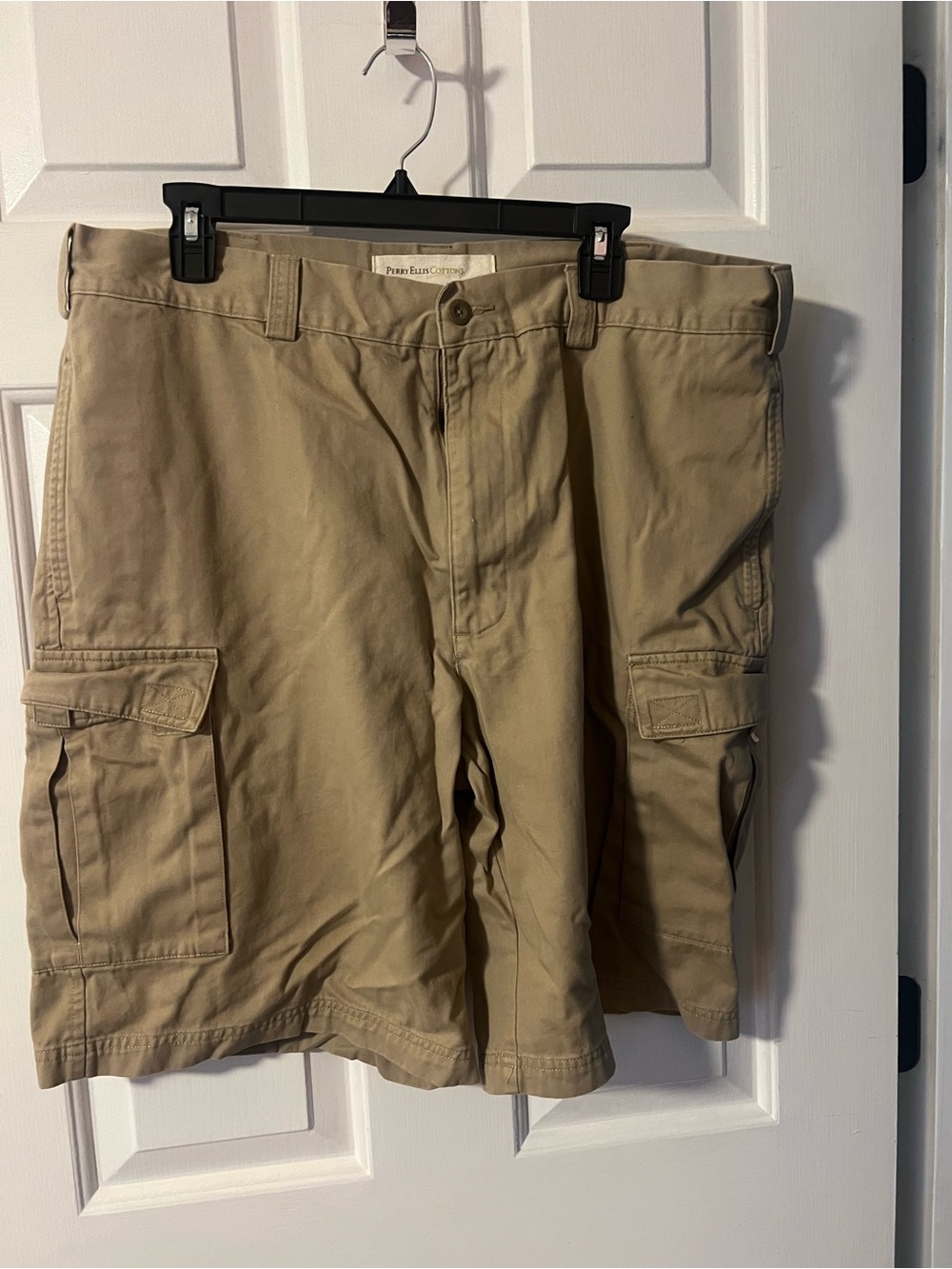 Perry Ellis Cotton Cargo Shorts in Khaki